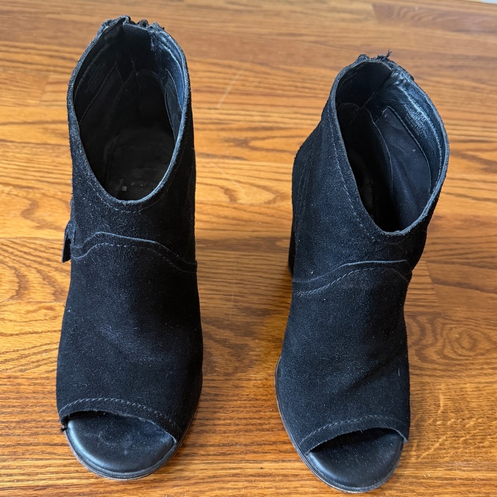 Gianni Bini Black Suede Fringe Peep Toe Ankle Booties